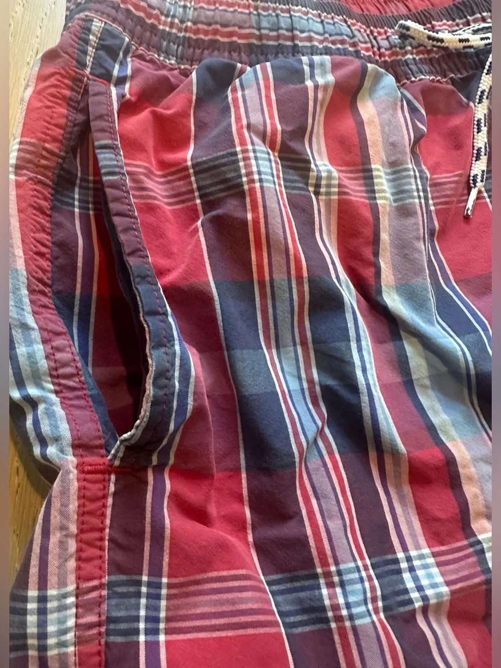 Brooks Brothers Red and Navy Plaid Swim Trunks Size Medium